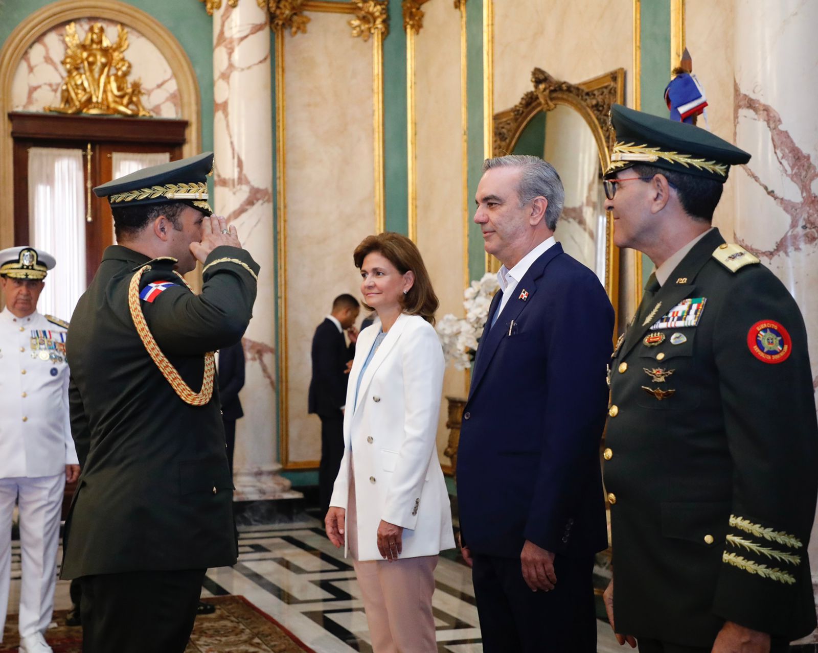 Presidente Abinader juramenta a nuevos mandos militares